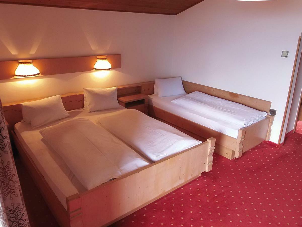 Garni Runggner Traubenhof Hotel Термено Екстериор снимка