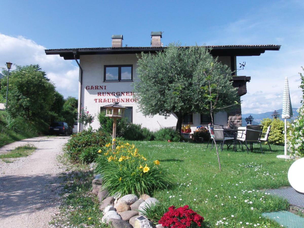 Garni Runggner Traubenhof Hotel Термено Екстериор снимка