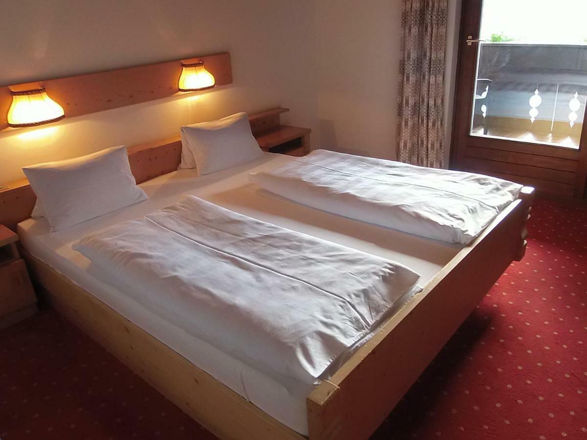 Garni Runggner Traubenhof Hotel Термено Екстериор снимка